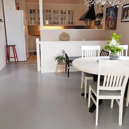 Stayplus Four-bedroom Lund (Hojslev)